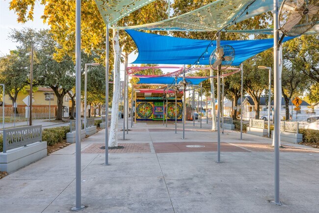 Building Photo - 412 N Nagle St