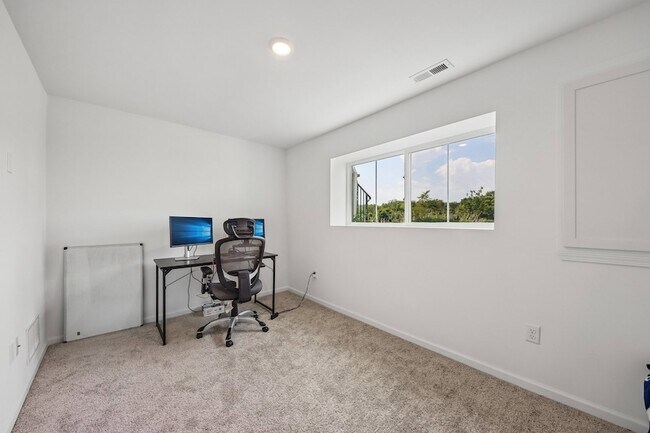 Building Photo - 1109 Atterberg Rd