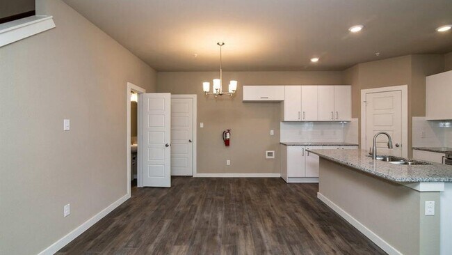 Building Photo - 605 Harvest Moon Dr