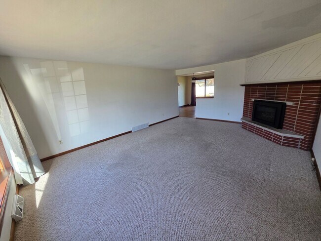 Building Photo - 1798 Chateau Dr