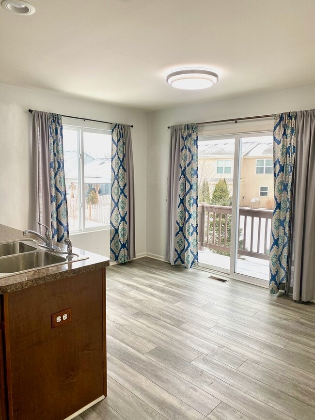 Building Photo - 308 Niagara Dr