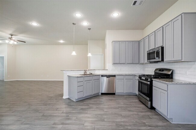 Building Photo - 3227 Fairhaven Ln