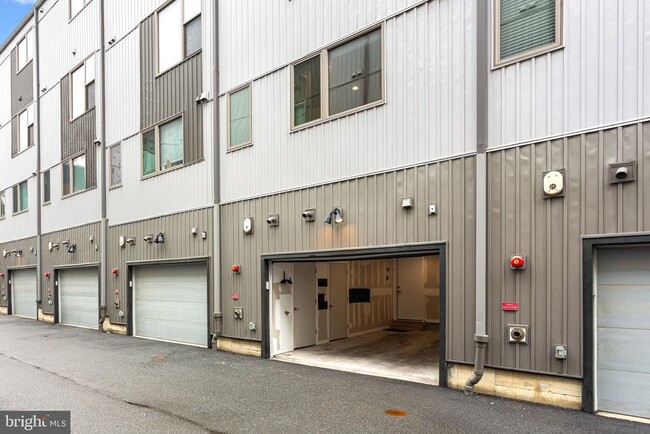 Building Photo - 3121 Beachview Ln