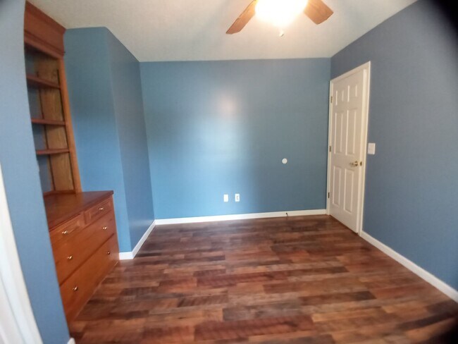 Building Photo - 350 Katydid St