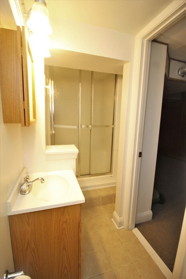 Building Photo - Lovely Towson 3bd/2ba Rowhome w/ CAC & W/D...