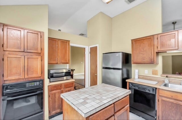 Building Photo - 15938 Mission Village Dr