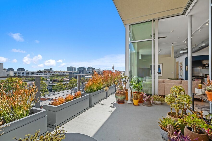 Building Photo - 4080 Glencoe Ave