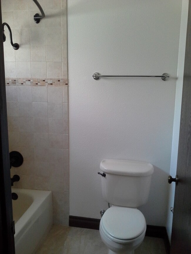 Building Photo - Terrific 1Br/1.5Ba Condo in Gated Masters Hill W/ Golf Course Views