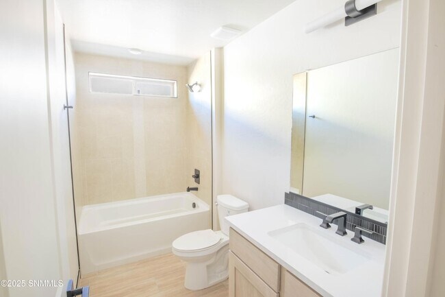 Building Photo - 3614 Paragon St