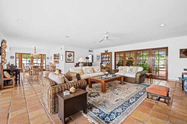 Building Photo - 1511 E Lake Dr