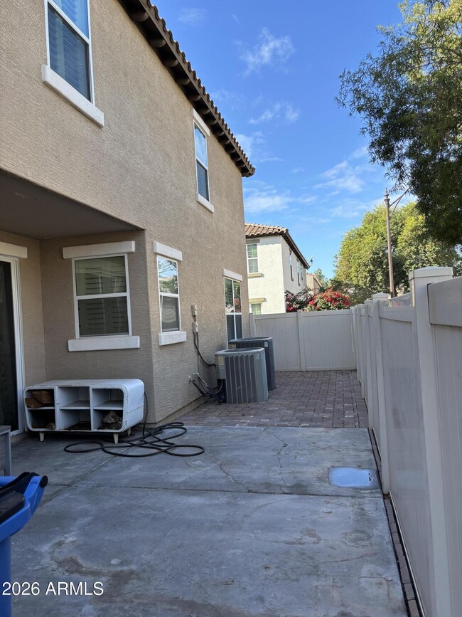 Building Photo - 948 S Huish Dr