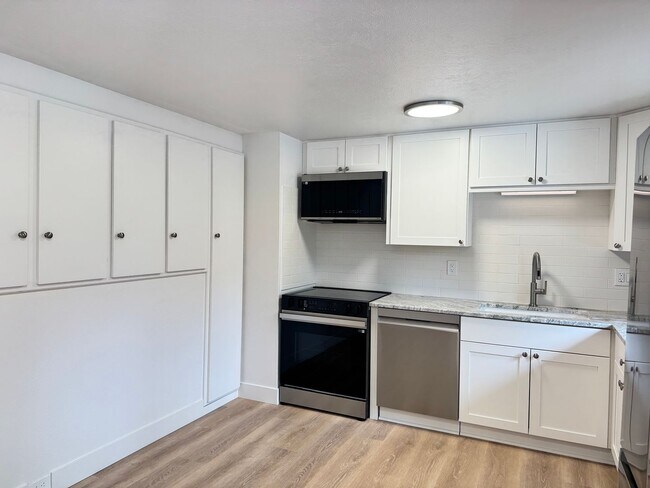 Building Photo - NEWLY REMODELED 3 Bed 2 Bath Home of Linden in Boulder-Available NOW!