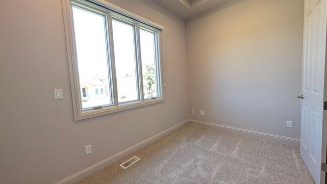 Building Photo - 2795 Stonewall Heights