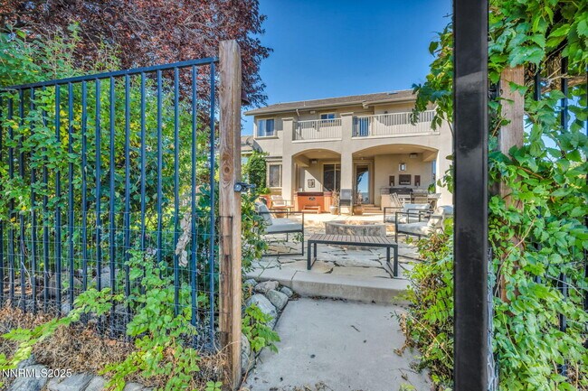 Building Photo - 1520 Taos Ln