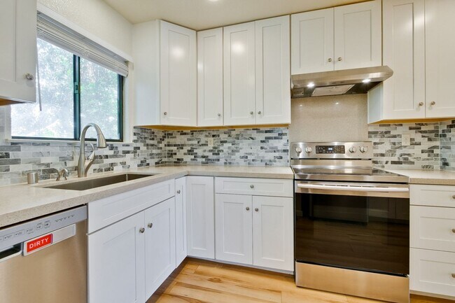 Building Photo - Condo Near Cupertino High | Updated Kitche...