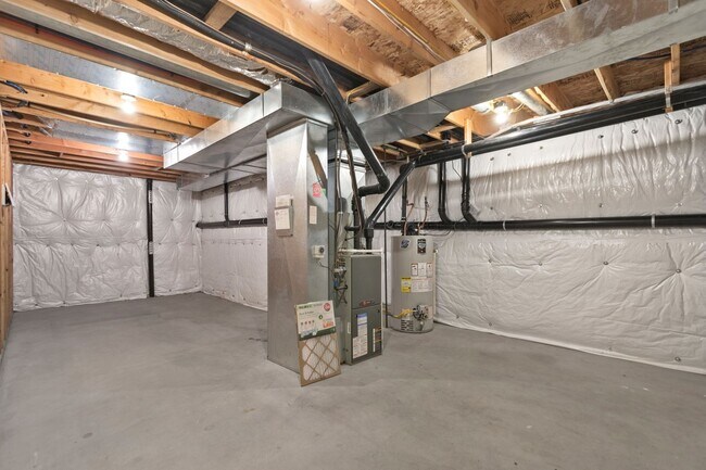 Building Photo - 10015/10017 N Whitworth Dr