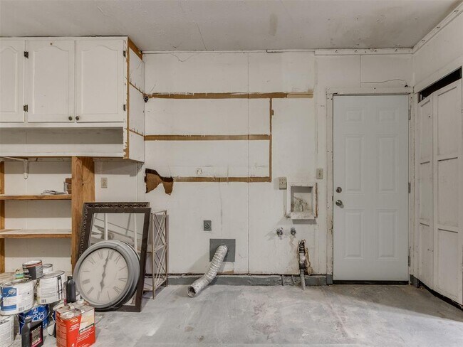 Building Photo - 2609 Brentwood Dr