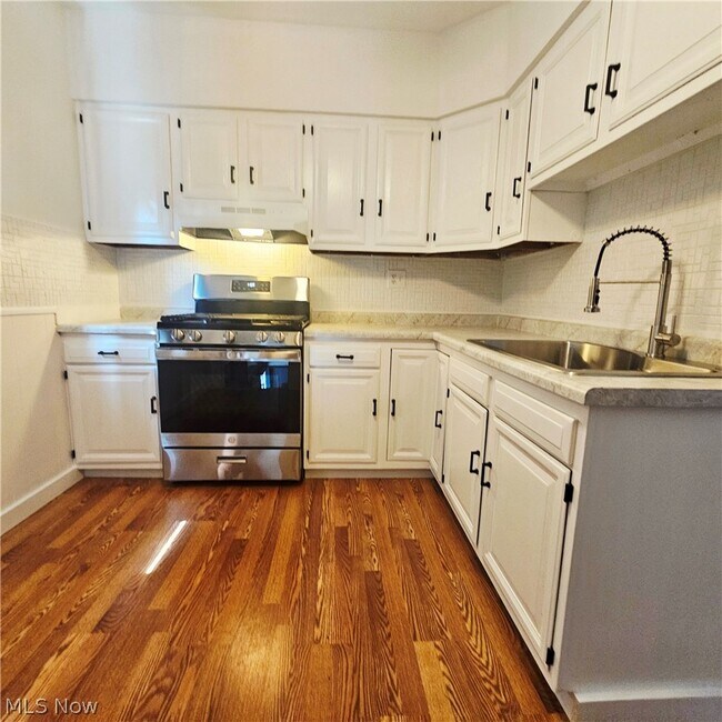 Building Photo - 3110 W 111th St