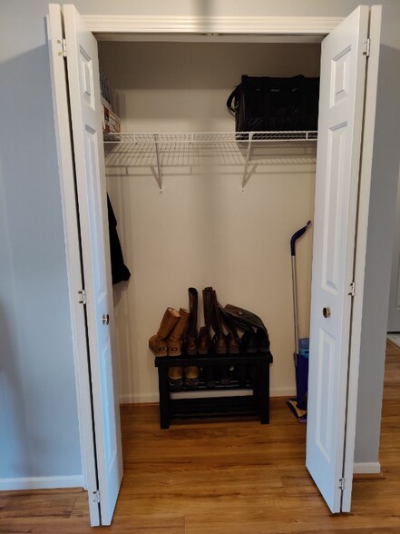 Building Photo - 1006 E Duncan St