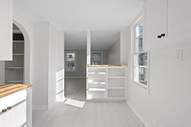 Building Photo - 173-175 LEMBECK Ave