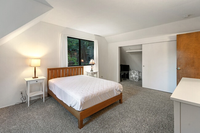 Building Photo - 117 A Ln