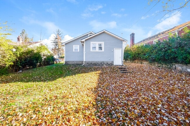 Building Photo - 3772 N Parker Ave