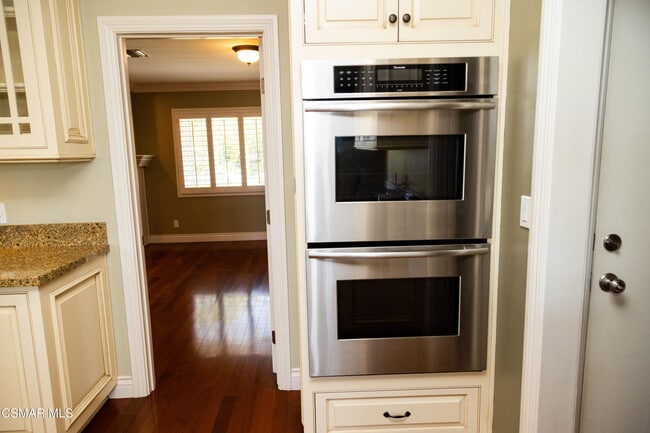 Building Photo - 385 Somerset Cir