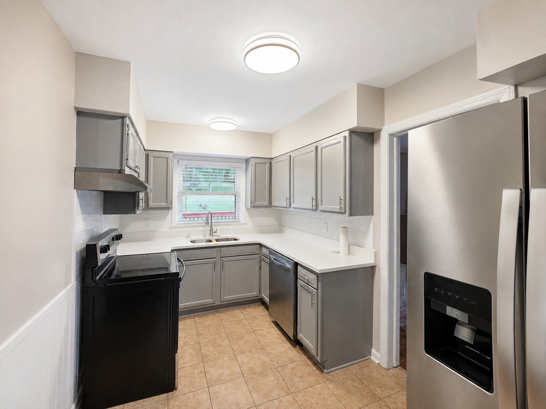 Building Photo - 2928 Belleau Ln SE