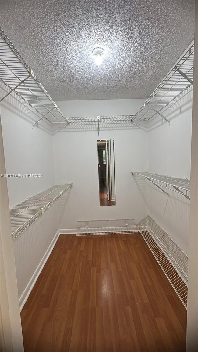 Building Photo - 491 Racquet Club Rd