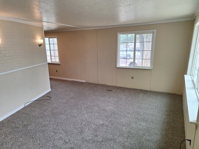 Building Photo - 512 Windsor Ln
