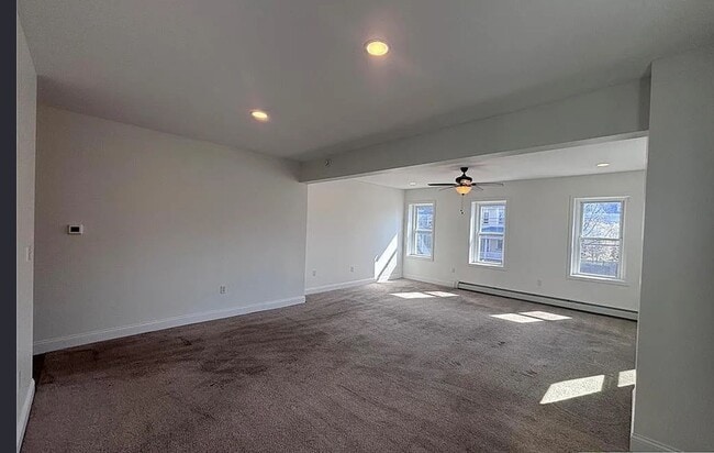 Building Photo - Spacious 3-Bedroom Apartment with Parking Limited-Time Offer!