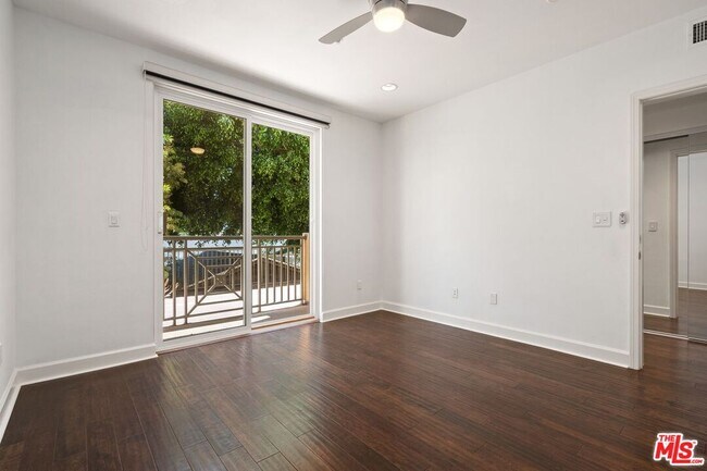 Building Photo - 6038 Carlton Way