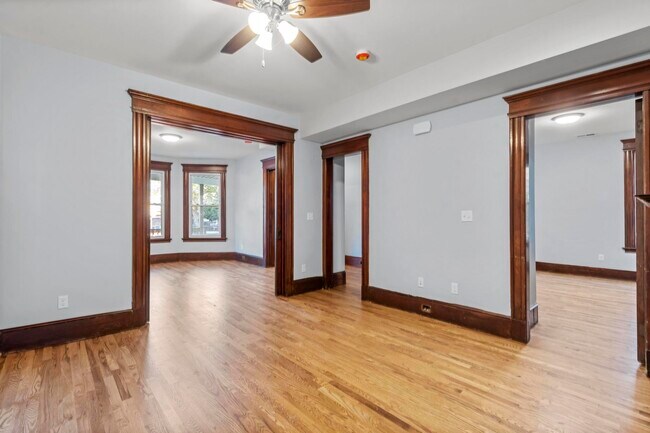 Building Photo - 548 Ferry St