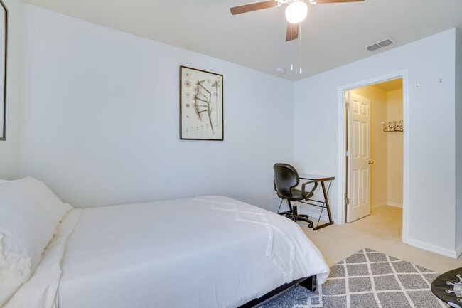 Building Photo - 14822 Fells Ln