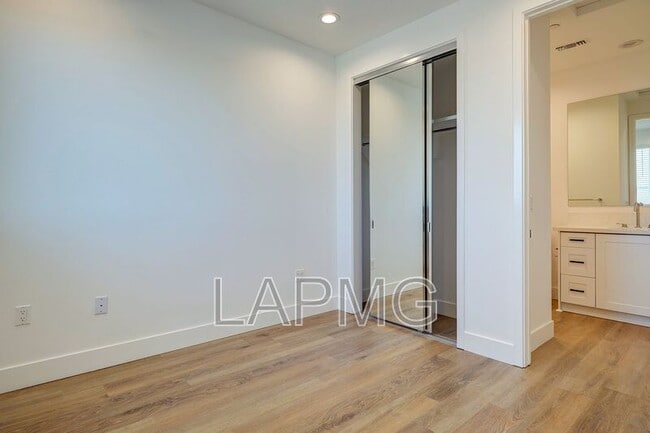 Building Photo - 4507 Saturn St