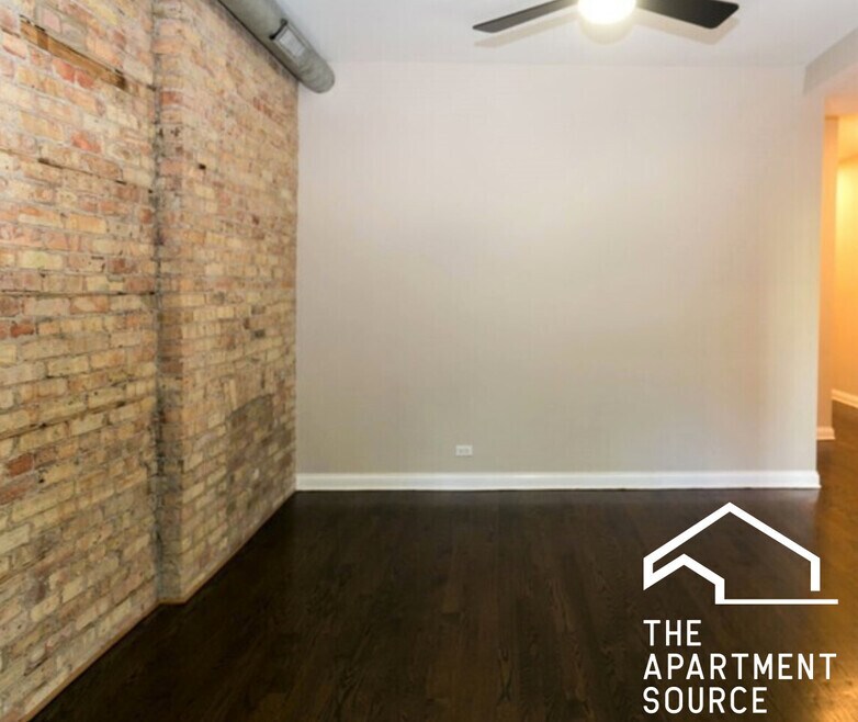 Building Photo - 1758 W Montrose Ave