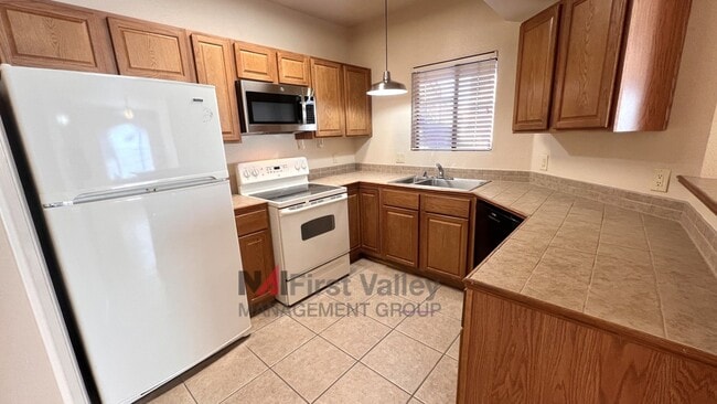 Building Photo - 2 Bedrooms, 2 Baths Ground Level