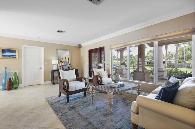 Building Photo - 1925 Coral Gardens Dr