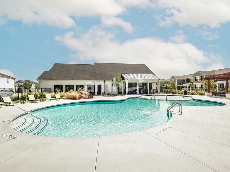 Building Photo - 4900 Chutney Dr