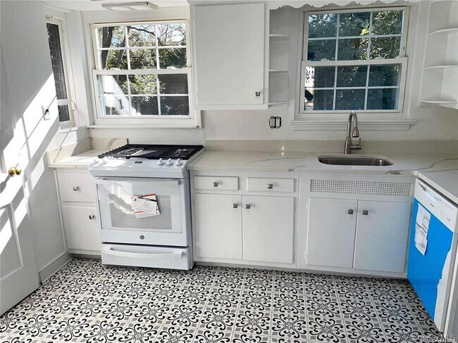 Building Photo - 106 Trumbull Rd