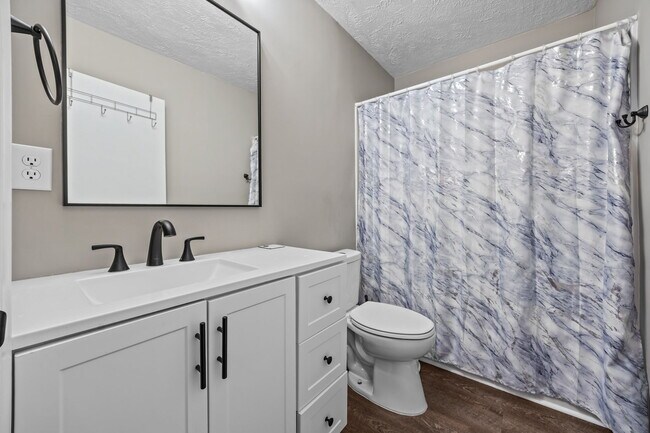 Building Photo - 38 Hallmark Dr