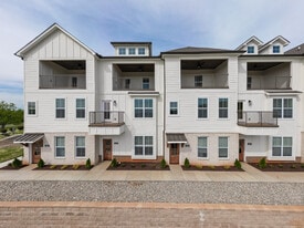 Building Photo - 1439 Spring Pointe Ln