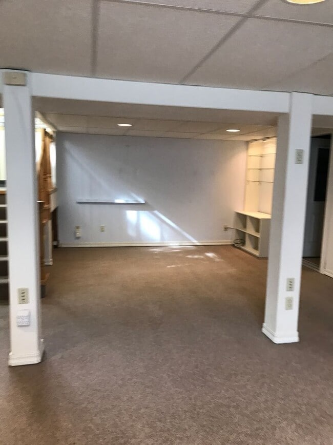 Building Photo - 212 N 6th Ave