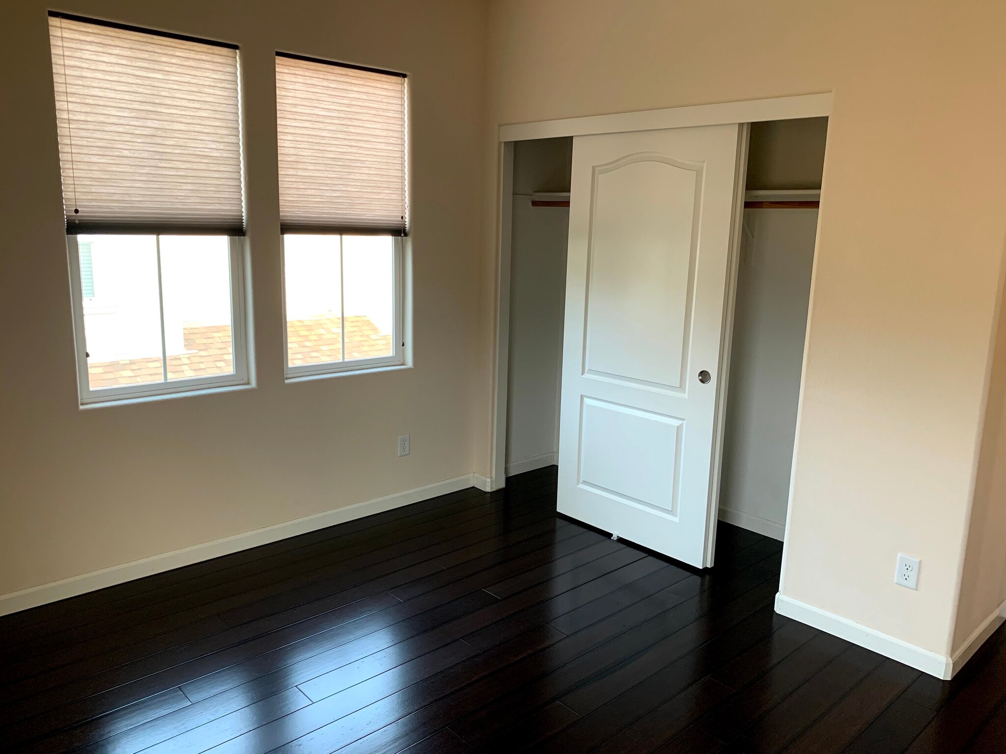 2nd Floor Guest Bed 1 - 5853 Flora Cmn