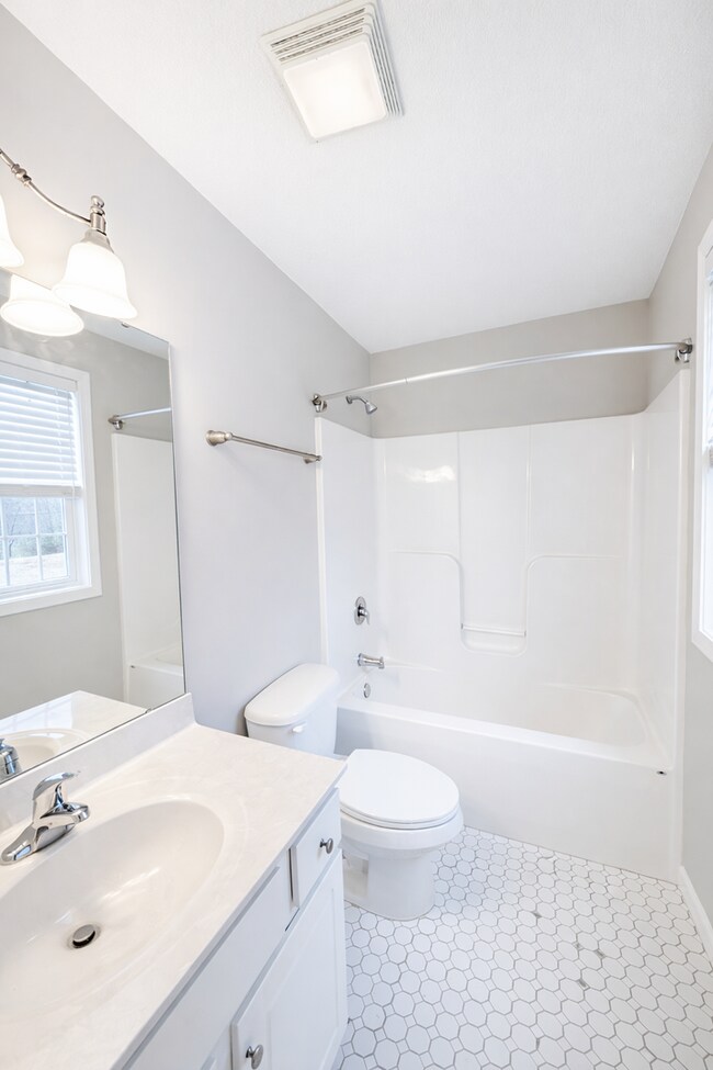 Building Photo - Oakley Rental!