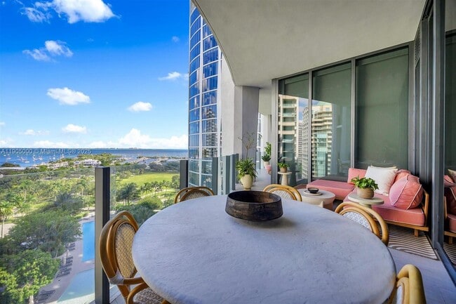 Building Photo - 2821 S Bayshore Dr