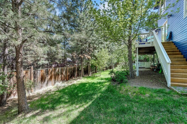 Building Photo - Beautiful bright home with large yard, fin...