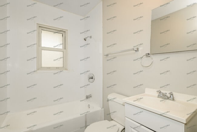 Building Photo - 9947 Lark Ave