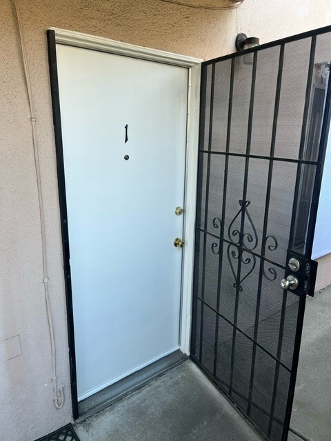 Building Photo - 2108 San Anseline Ave