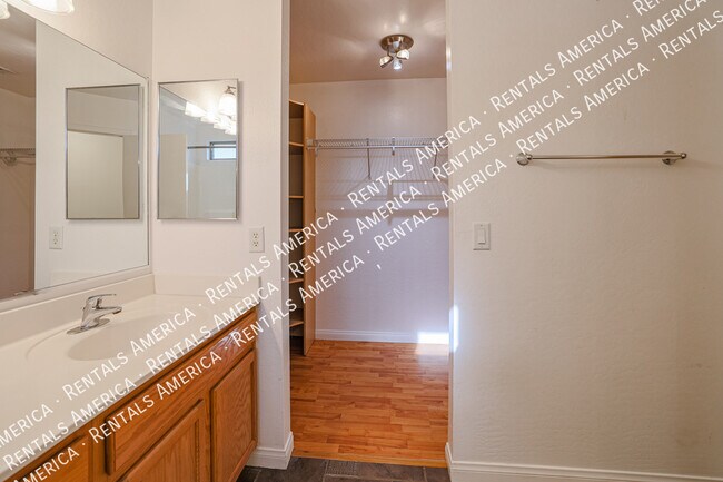 Building Photo - 1104 S 238th Dr